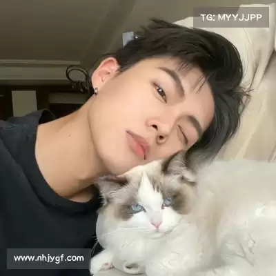 侯跃雯